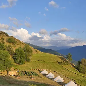 Lodg'ing Secret Camp Ariège , Lordat France